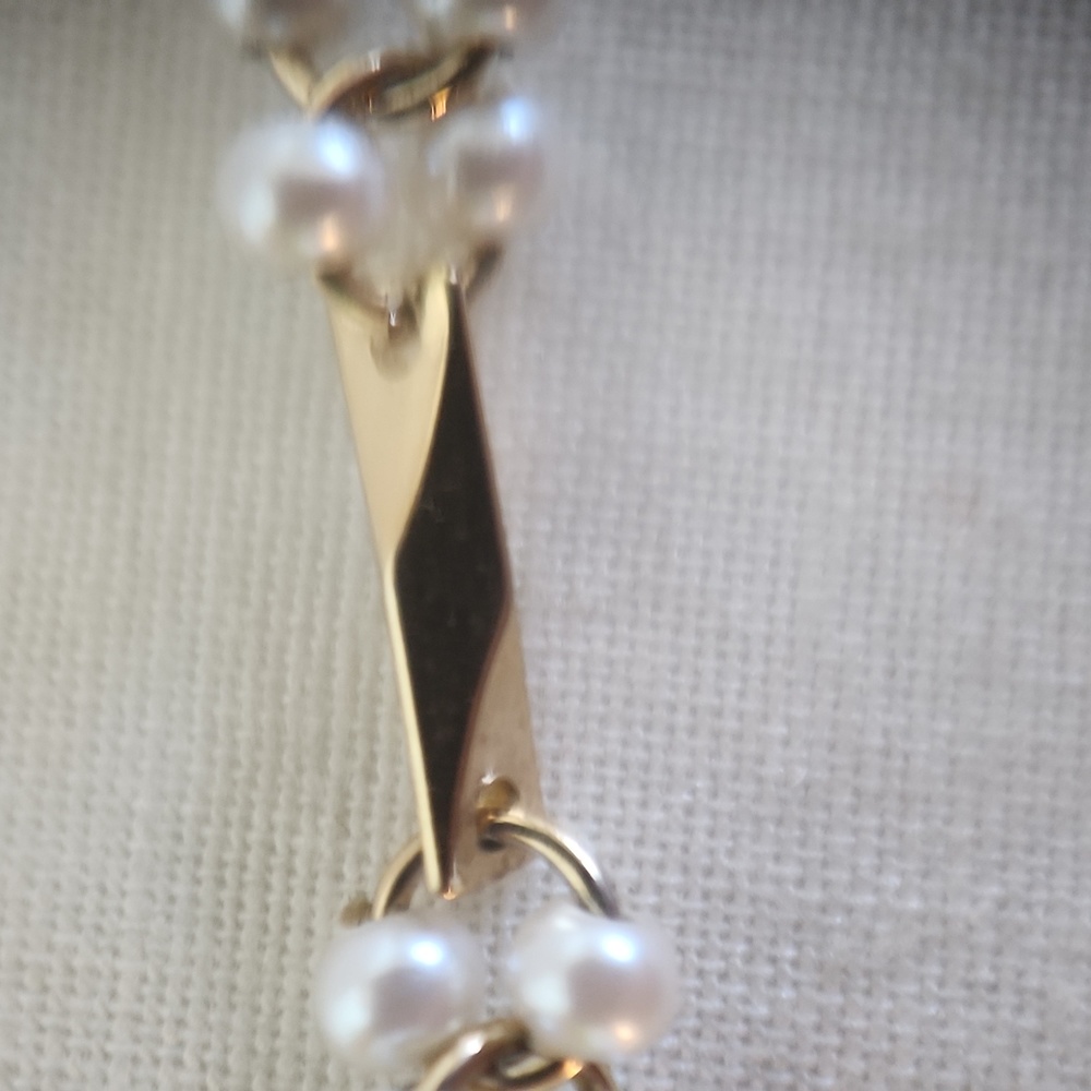 Women's, Bracelet, 7 3/4 inches from Claps to Ring, with 8 Pearl Clusters - Picture 4 of 6